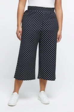 River Island Plus Gepunkteter Hosenrock Mit Gesmokter Taille, Schwarz