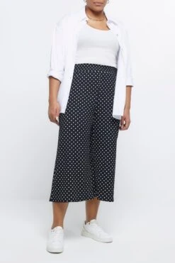 River Island Plus Gepunkteter Hosenrock Mit Gesmokter Taille, Schwarz -Next || RIVER ISLAND Verkaufsgeschäft 165384s3