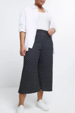 River Island Plus Gepunkteter Hosenrock Mit Gesmokter Taille, Schwarz -Next || RIVER ISLAND Verkaufsgeschäft 165384s4