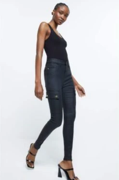River Island Beschichtete Skinny-Jeans Mit Cargo-Taschen, Schwarz -Next || RIVER ISLAND Verkaufsgeschäft 187402s3
