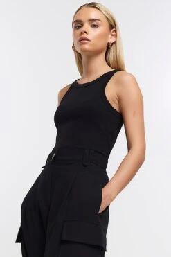 River Island Utility-Krepphose In Kurzgrösse, Schwarz -Next || RIVER ISLAND Verkaufsgeschäft 552435s4