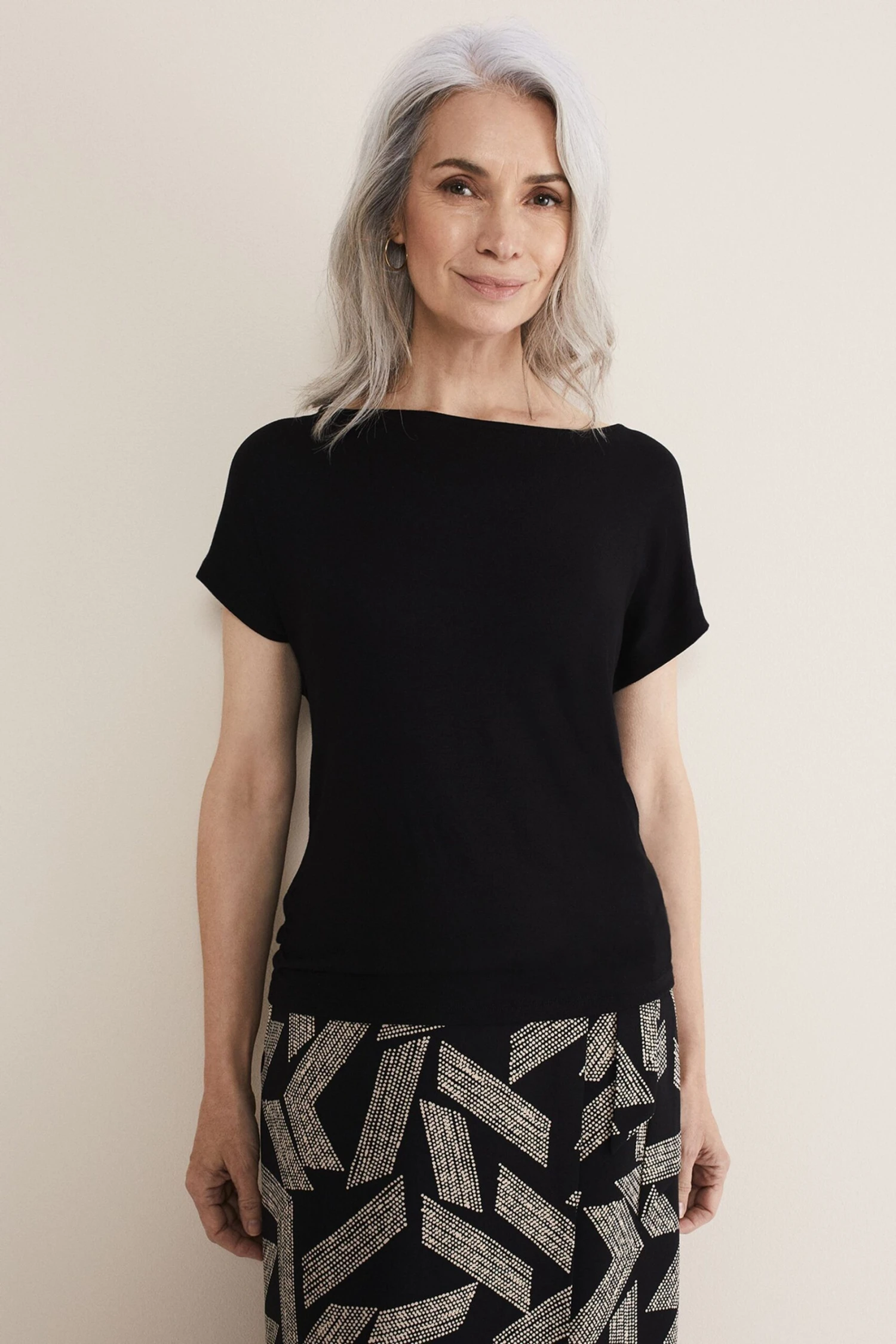 Phase Eight Neena T-Shirt Mit Wasserfallausschnitt Und Gedrehtem Detail Hinten, Schwarz 3 Phase Eight Neena T-Shirt Mit Wasserfallausschnitt Und Gedrehtem Detail Hinten, Schwarz