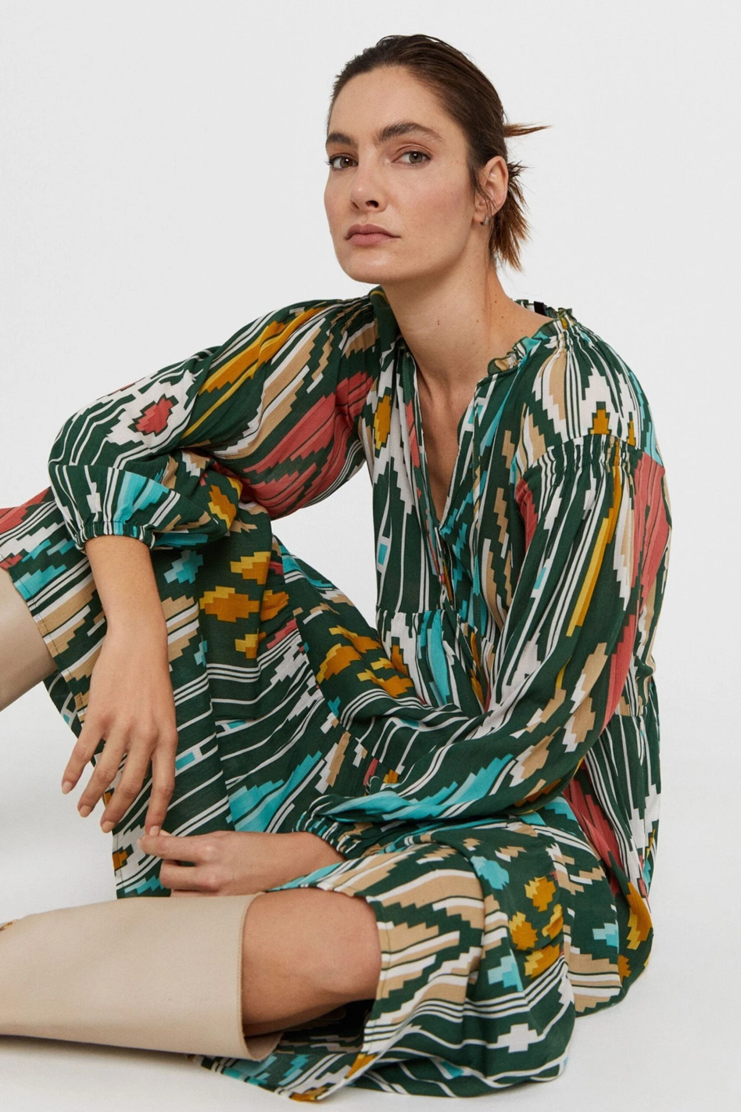 Cortefiel Langes, Bedrucktes Kleid, Grün 6 Cortefiel Langes, Bedrucktes Kleid, Grün – Bild 4