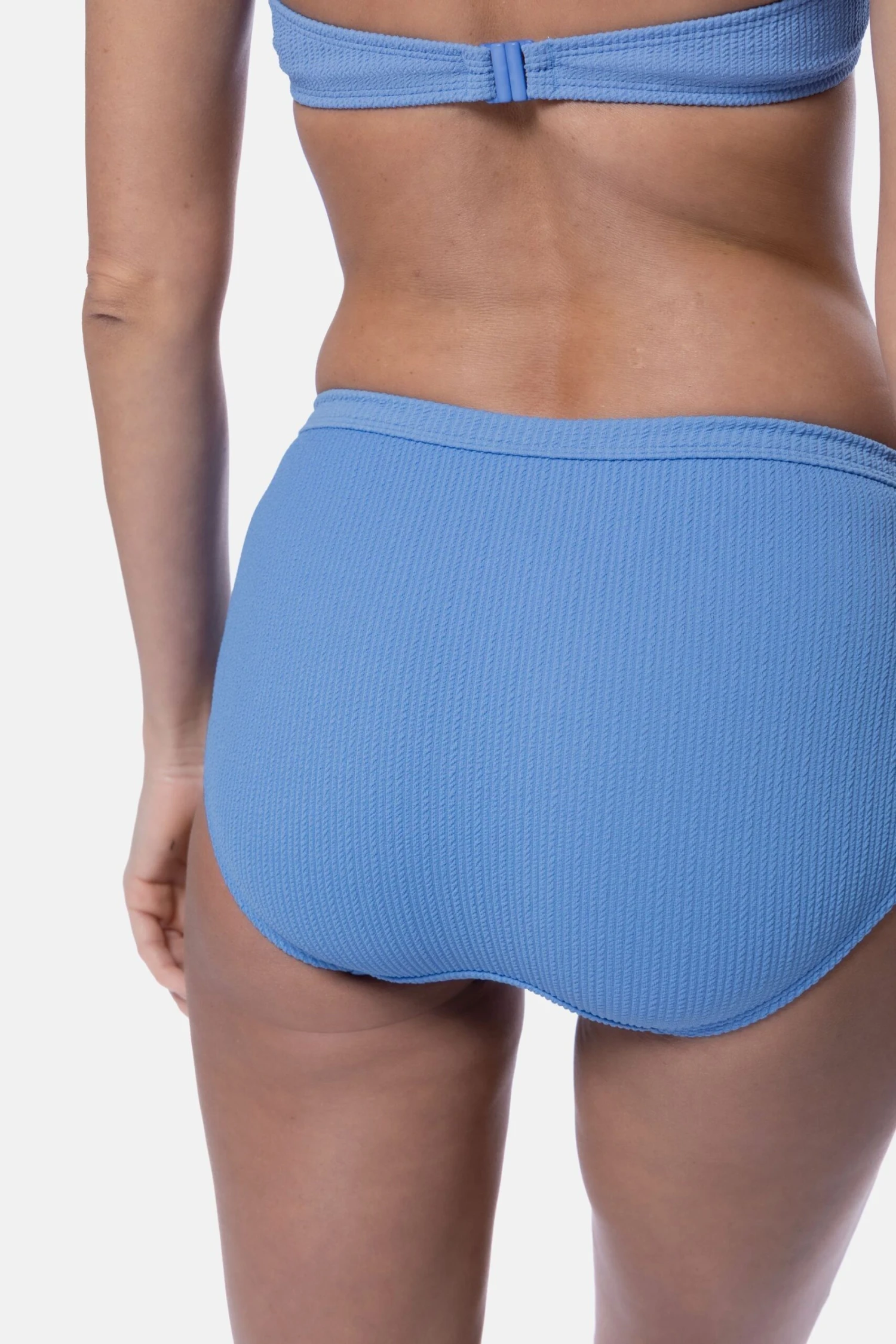 Dorina Grasse Eco Wattiertes Neckholder-Bikinitop, Blau 8 Dorina Grasse Eco Wattiertes Neckholder-Bikinitop, Blau – Bild 6