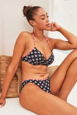 Wattiertes Bikini-Oberteil Mit Tiefem Ausschnitt Und Bügeln