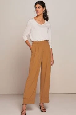 Legeres, Langärmeliges T-Shirt Mit V-Ausschnitt 9 Legeres, Langärmeliges T-Shirt Mit V-Ausschnitt -Next || RIVER ISLAND Verkaufsgeschäft C44 337s3