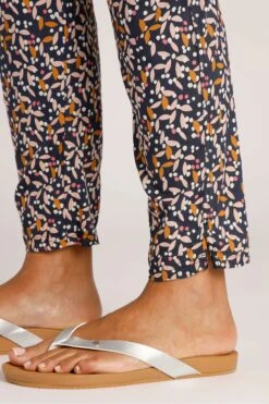 Weird Fish Tinto Bedruckte Hose Aus Ecovero™ Viscose -Next || RIVER ISLAND Verkaufsgeschäft C50 938s4