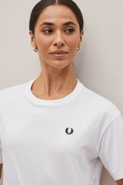 Fred Perry T-Shirt Mit Rundhalsausschnitt 8 Fred Perry T-Shirt Mit Rundhalsausschnitt -Next || RIVER ISLAND Verkaufsgeschäft C52891s3