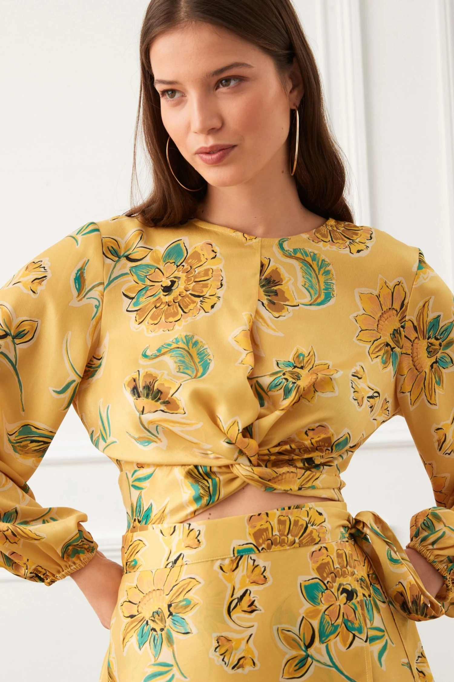 Next Langärmeliges Satintop Mit Zierknoten 3 Next Langärmeliges Satintop Mit Zierknoten