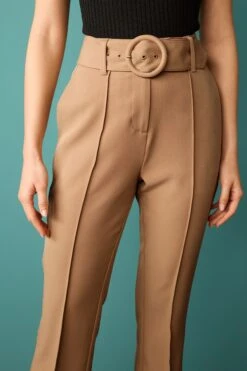 Kamelbraun - Tailored-Hose In Straight Fit Mit Gürtel -Next || RIVER ISLAND Verkaufsgeschäft C86 987s4