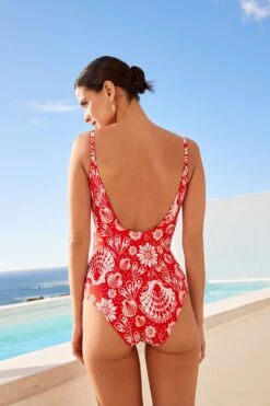 Essential Badeanzug Mit Rundem Ausschnitt -Next || RIVER ISLAND Verkaufsgeschäft D51 937s3