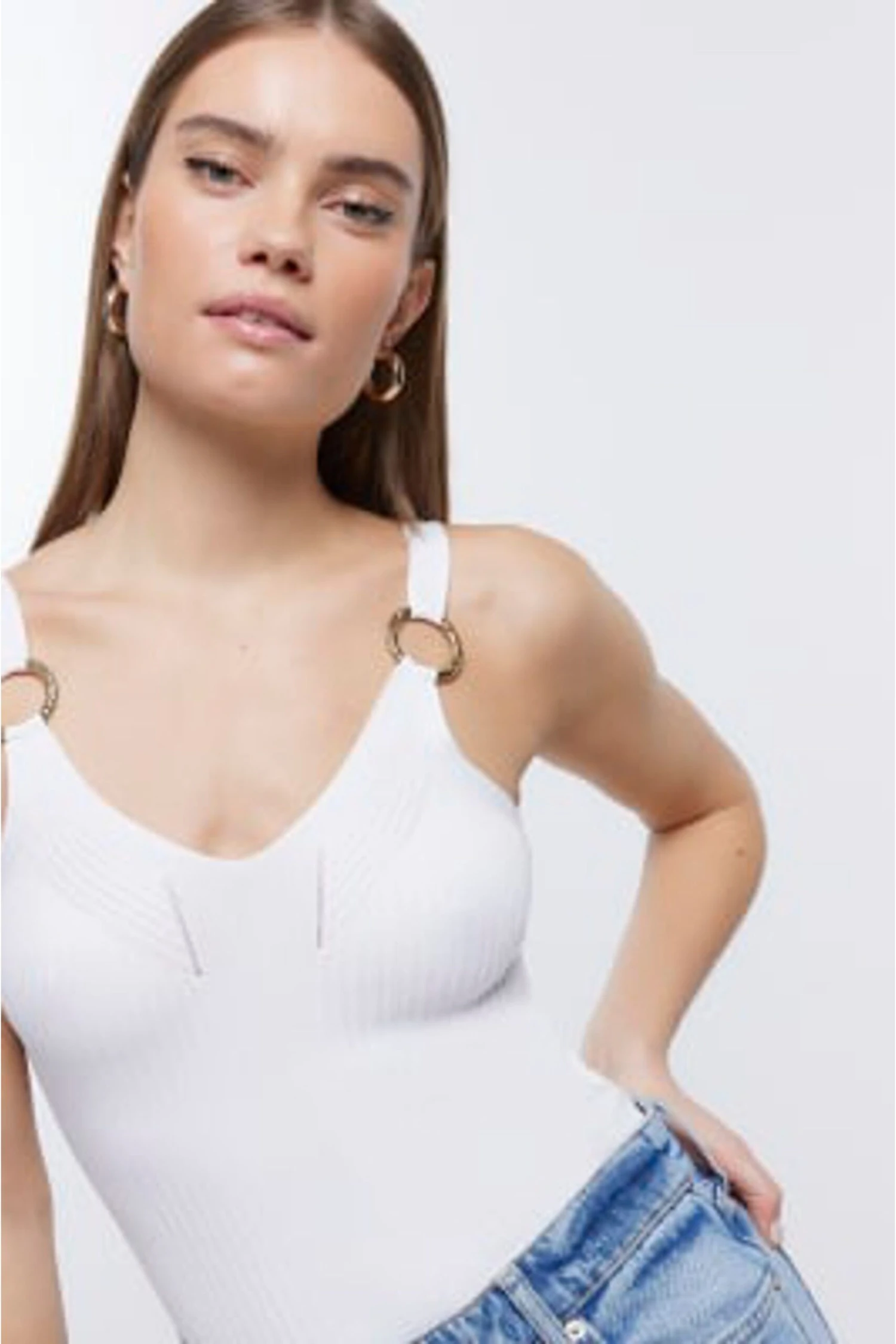 River Island Geripptes Trägertop Mit Metallelementen, Weiß 6 River Island Geripptes Trägertop Mit Metallelementen, Weiß – Bild 4