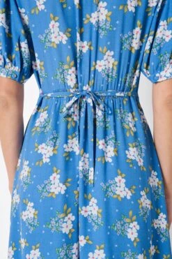 Crew Clothing Company Gerade Geschnittenes Kleid Mit Blumenmuster, Blau -Next || RIVER ISLAND Verkaufsgeschäft D89399s4