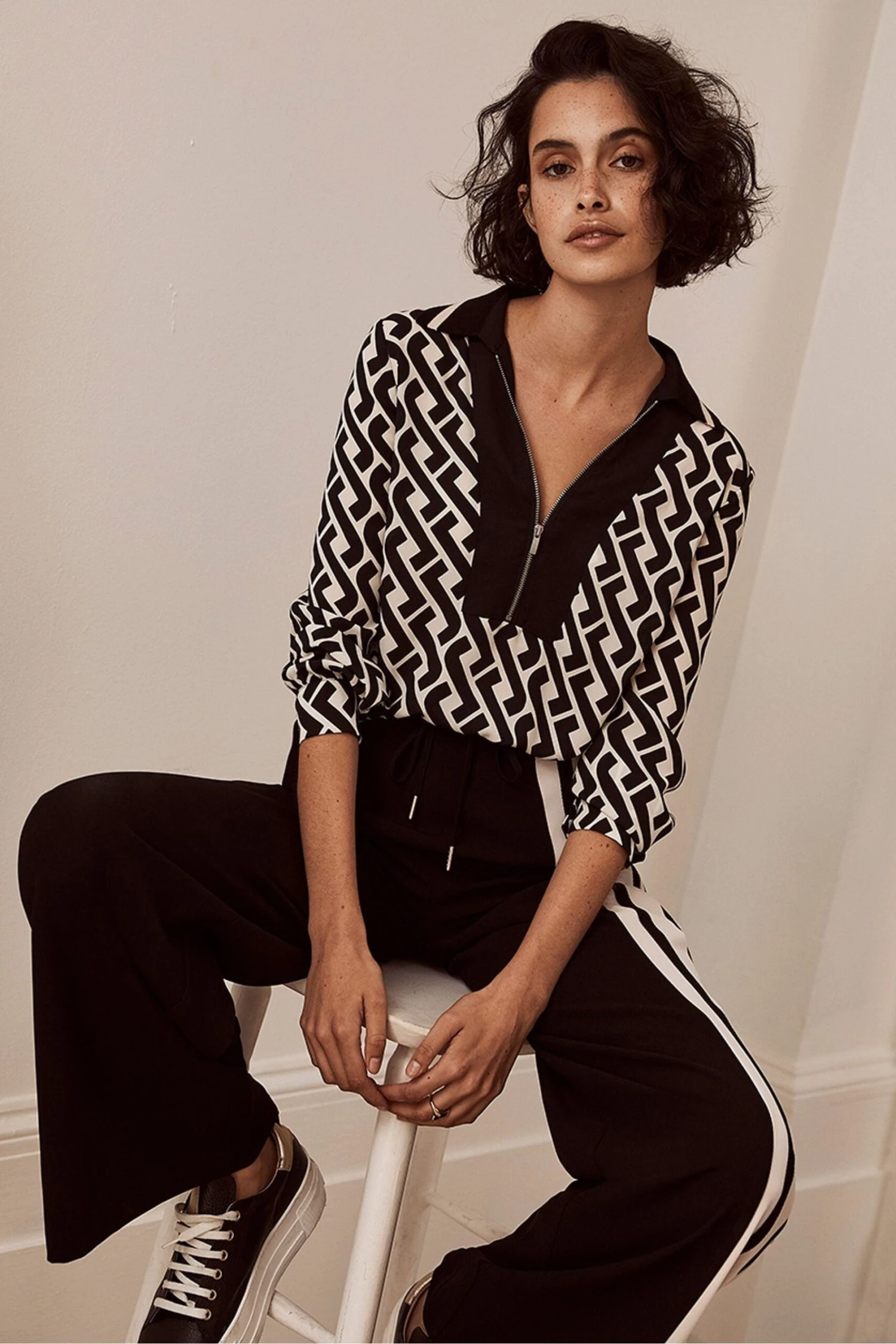 Mint Velvet Print Ciara Zipped Shirt 5 Mint Velvet Print Ciara Zipped Shirt – Bild 3