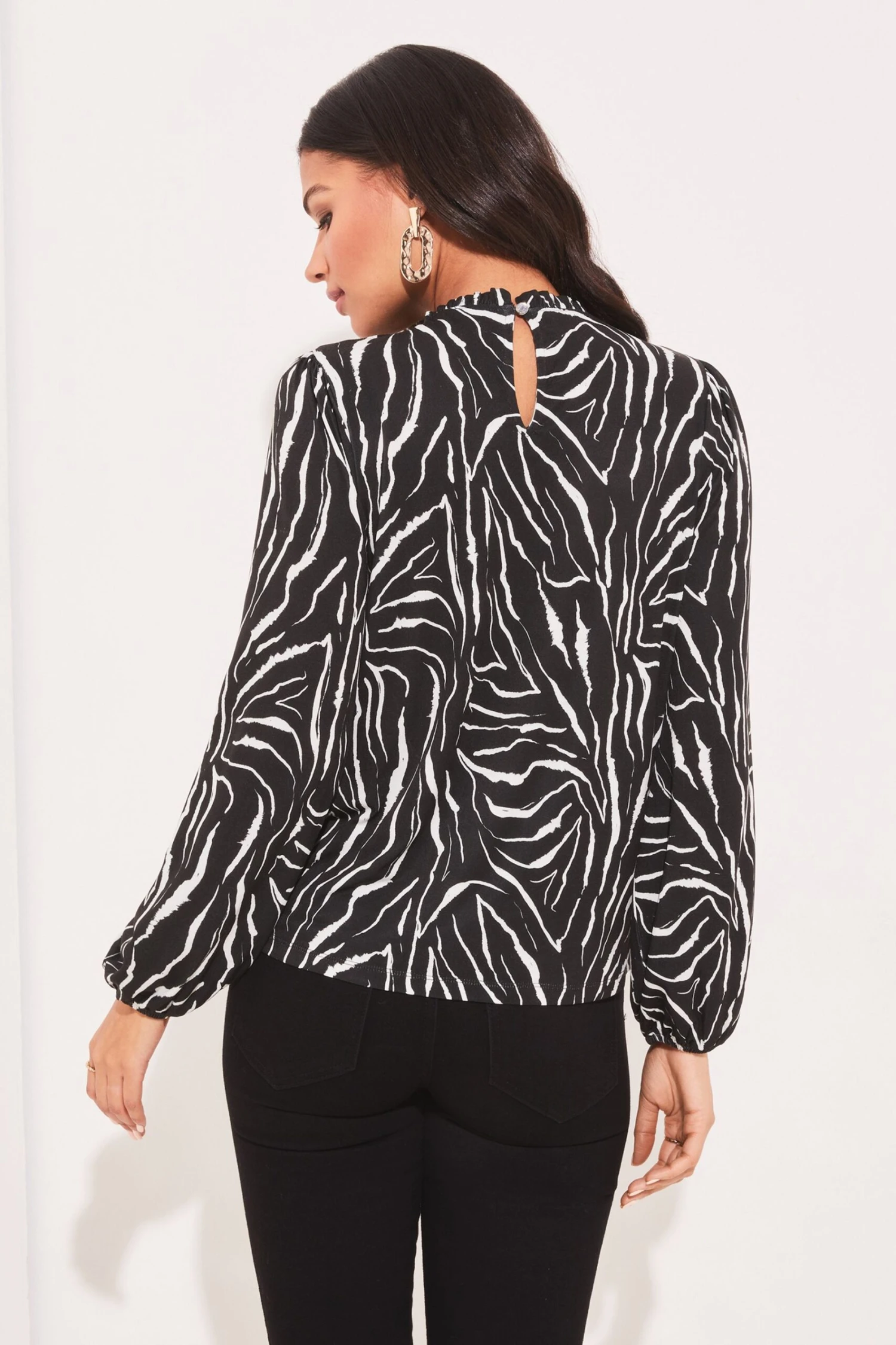 Lipsy Langärmeliges Top Mit Gezurrter Passe 4 Lipsy Langärmeliges Top Mit Gezurrter Passe – Bild 2