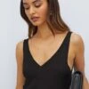 Friends Like These Trägertop Aus Rippstrick Mit V-Ausschnitt -Next || RIVER ISLAND Verkaufsgeschäft K38664s