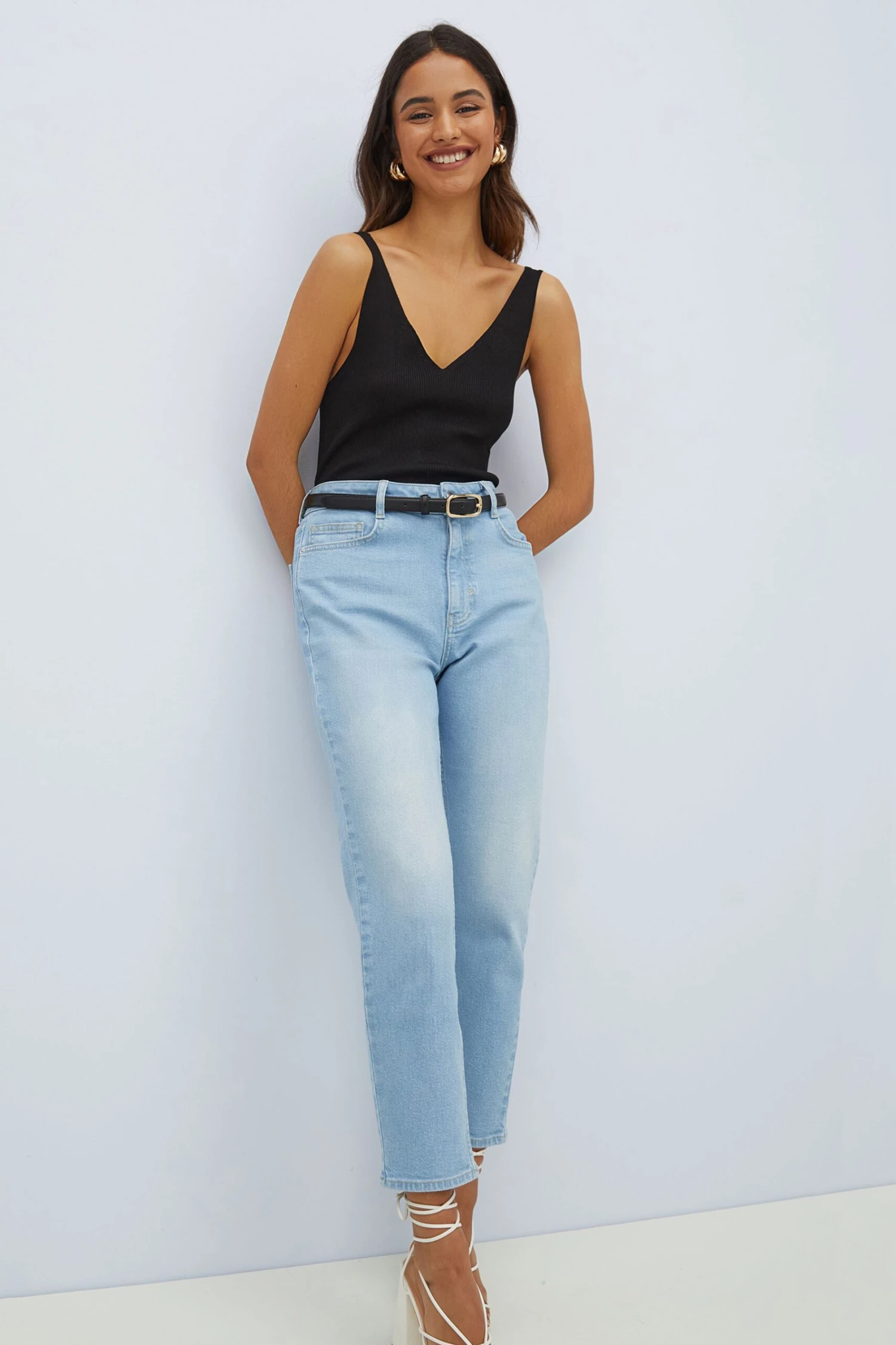 Friends Like These Trägertop Aus Rippstrick Mit V-Ausschnitt 4 Friends Like These Trägertop Aus Rippstrick Mit V-Ausschnitt – Bild 2