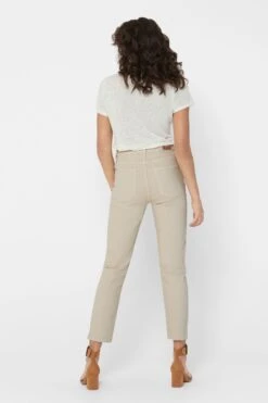 Only Mom-Jeans Mit Hohem Bund Und Ungesäumter Kante 9 Only Mom-Jeans Mit Hohem Bund Und Ungesäumter Kante -Next || RIVER ISLAND Verkaufsgeschäft K47819s3