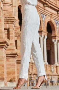 Sosandar Smokinghose Mit Spitze, Elfenbein 9 Sosandar Smokinghose Mit Spitze, Elfenbein -Next || RIVER ISLAND Verkaufsgeschäft K52820s3