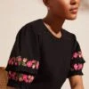 Love & Roses Floral Embroidered Round Neck Ruffle Sleeve T-Shirt 1 Love & Roses Floral Embroidered Round Neck Ruffle Sleeve T-Shirt -Next || RIVER ISLAND Verkaufsgeschäft K55152s