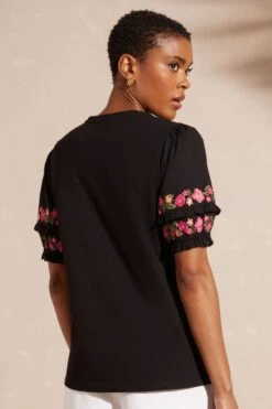 Love & Roses Floral Embroidered Round Neck Ruffle Sleeve T-Shirt -Next || RIVER ISLAND Verkaufsgeschäft K55152s3