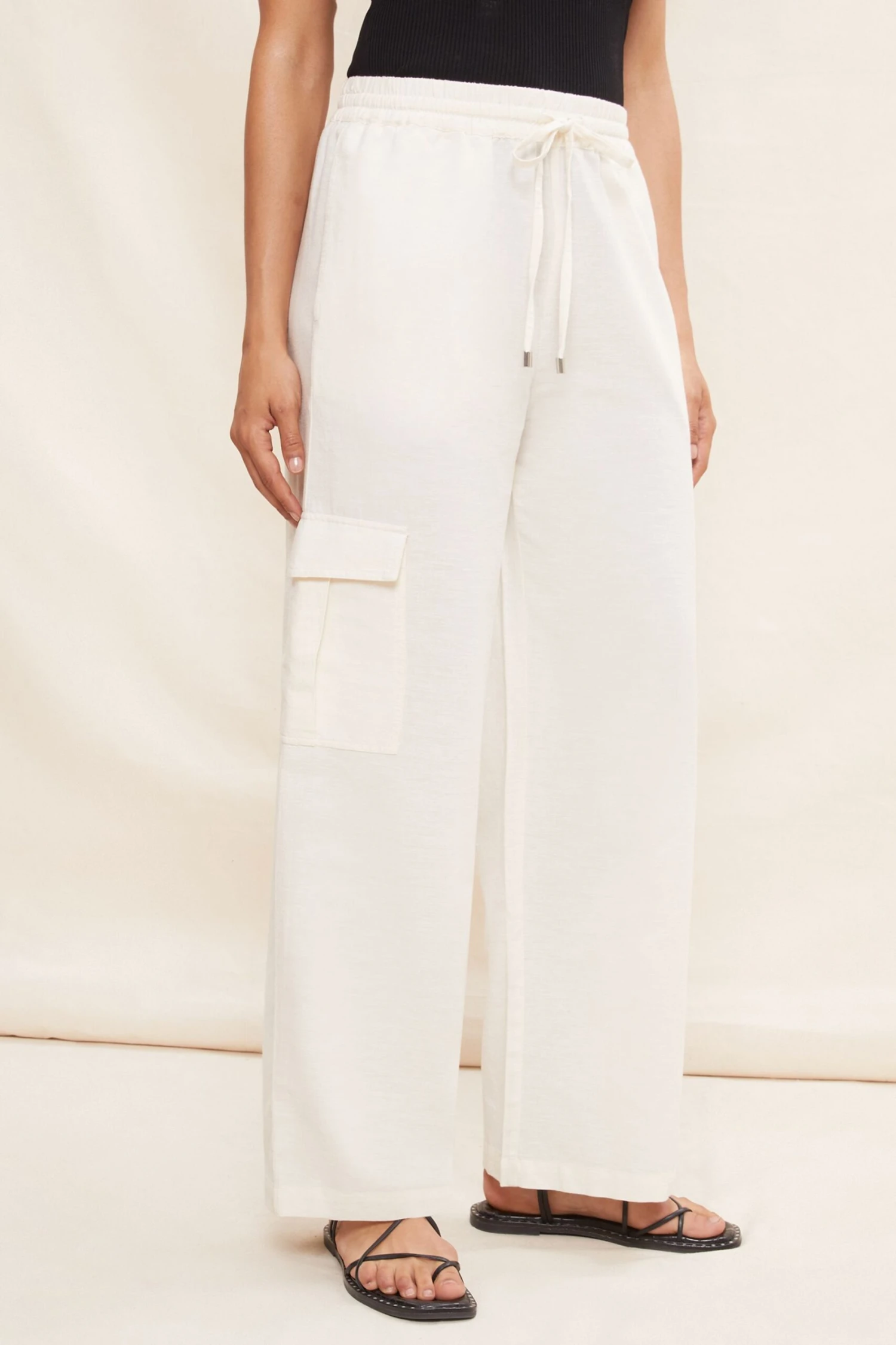 Friends Like These Linen Look Cargo Pocket Wide Leg Trousers 4 Friends Like These Linen Look Cargo Pocket Wide Leg Trousers – Bild 2