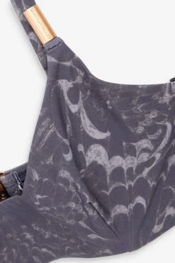 Marineblau Mit Schmetterlingen - Savannah Miller X Next Unwattiertes Bikinitop Mit Bügel 7 Marineblau Mit Schmetterlingen - Savannah Miller X Next Unwattiertes Bikinitop Mit Bügel -Next || RIVER ISLAND Verkaufsgeschäft M74758s3