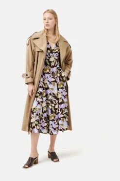 Jigsaw Pansy Krepp-Freizeitkleid Mit Grafik, Violett -Next || RIVER ISLAND Verkaufsgeschäft N41332s3