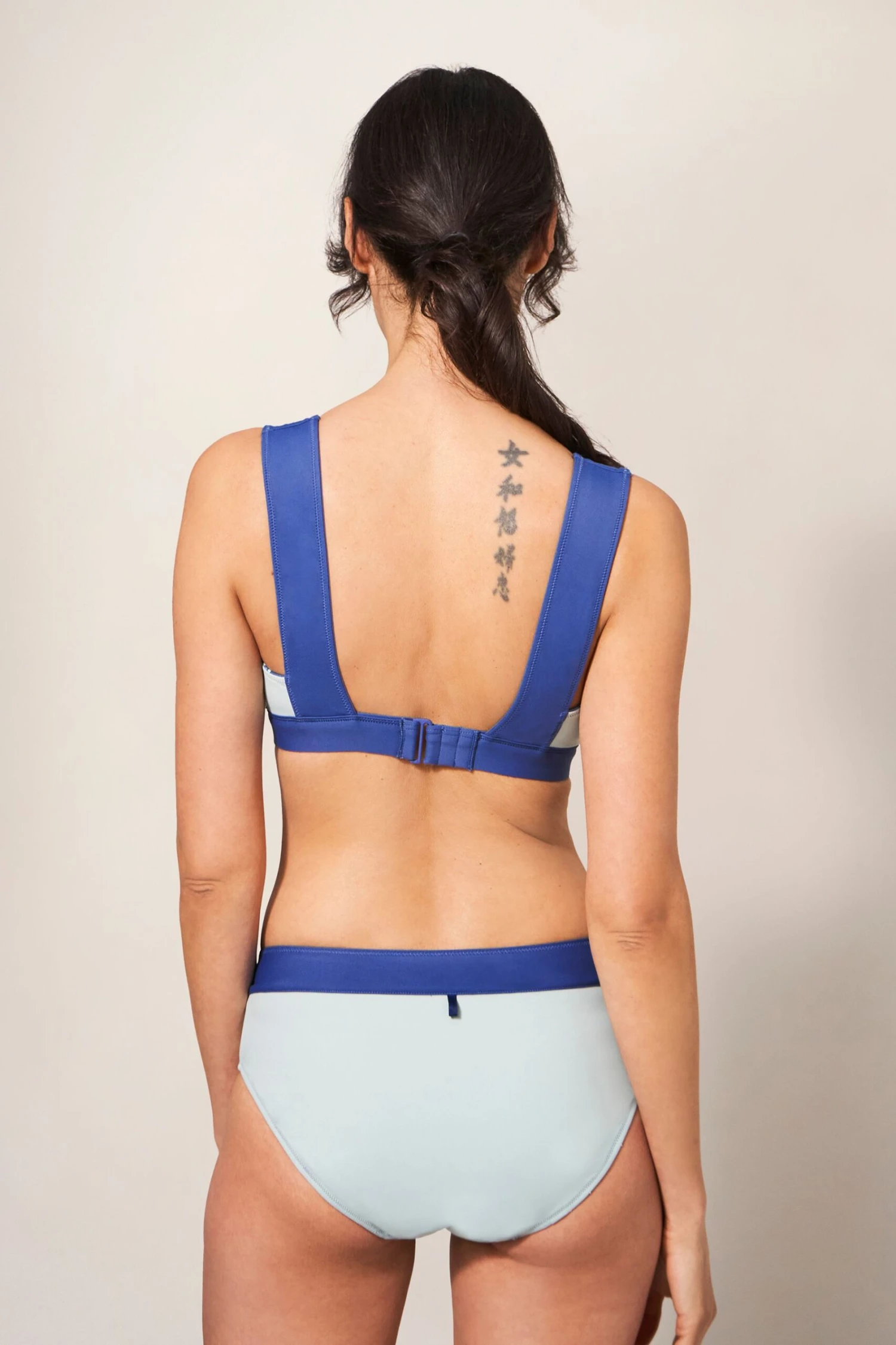 White Stuff Sofia Wendbares Bikinioberteil, Blau 6 White Stuff Sofia Wendbares Bikinioberteil, Blau – Bild 4