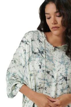 Leem Kaftan Mit Kapuze Und Abstraktem Netzprint -Next || RIVER ISLAND Verkaufsgeschäft P92884s4