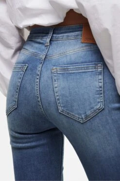 Only Ausgestellte Stretchjeans Mit Mittelhohem Bund -Next || RIVER ISLAND Verkaufsgeschäft R83992s3