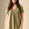 Live Unlimited Curve T-Shirt Aus Strukturierter Baumwolle Mit V-Ausschnitt, Khaki/Grün 2 Live Unlimited Curve T-Shirt Aus Strukturierter Baumwolle Mit V-Ausschnitt, Khaki/Grün -Next || RIVER ISLAND Verkaufsgeschäft T60 941s