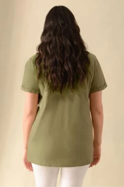 Live Unlimited Curve T-Shirt Aus Strukturierter Baumwolle Mit V-Ausschnitt, Khaki/Grün -Next || RIVER ISLAND Verkaufsgeschäft T60 941s2