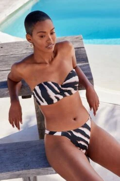 Next Figurformende Bikinihose -Next || RIVER ISLAND Verkaufsgeschäft T62230s