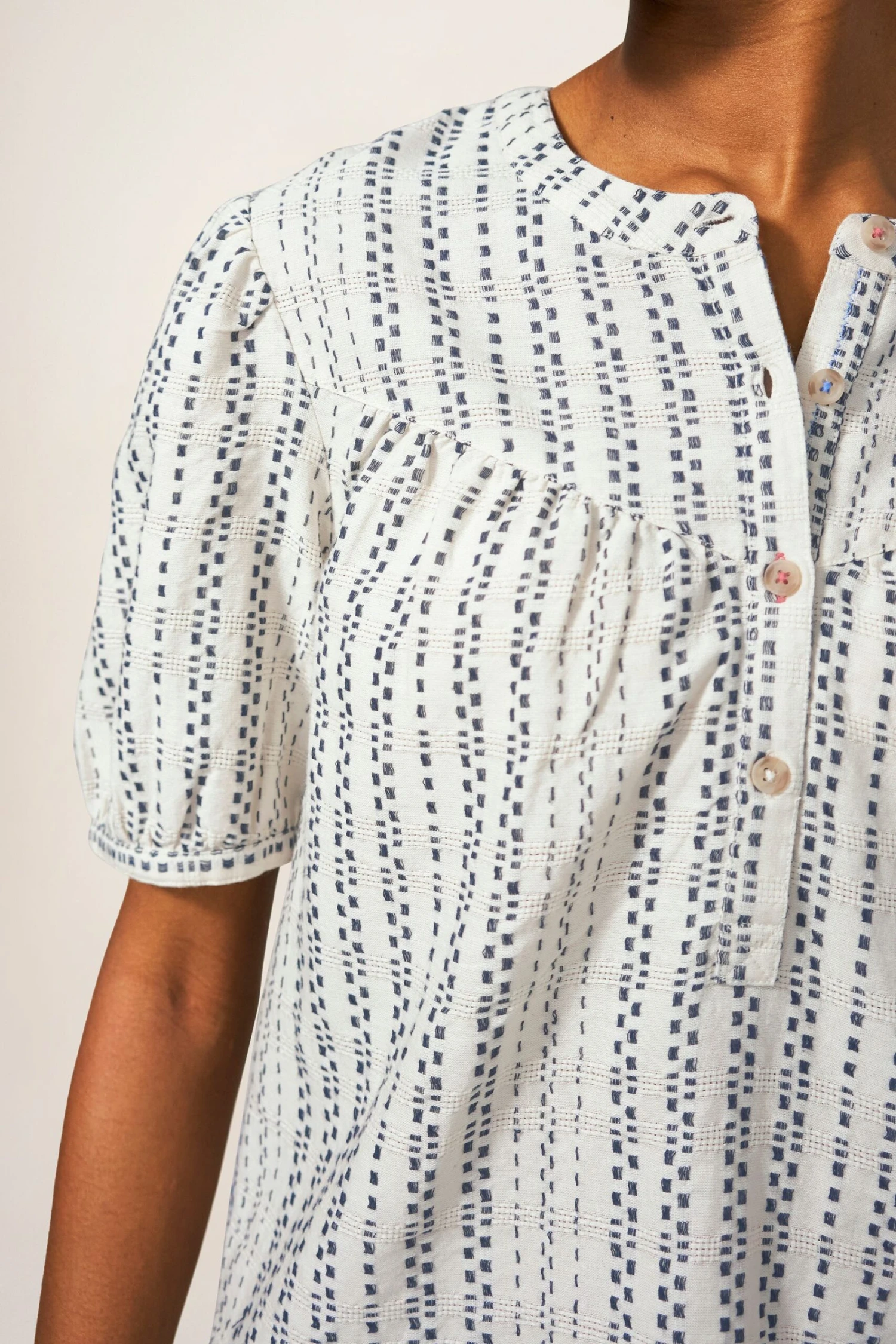 White Stuff Aria Strukturiertes, Gestreiftes Top, Weiß 7 White Stuff Aria Strukturiertes, Gestreiftes Top, Weiß – Bild 5