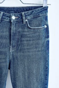 Knöchellange Skinny-Jeans Mit Hoher Taille Im 90er-Stil 20 Knöchellange Skinny-Jeans Mit Hoher Taille Im 90er-Stil -Next || RIVER ISLAND Verkaufsgeschäft T96653s9