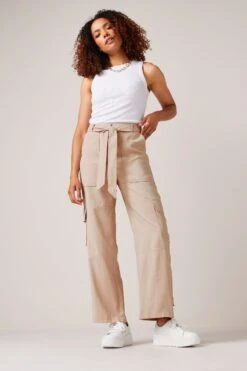 Next Camel/Neutral - Utility-Cargohose Mit Gürtel Und Weitem Beinschnitt -Next || RIVER ISLAND Verkaufsgeschäft U01595s3