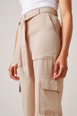 Next Camel/Neutral - Utility-Cargohose Mit Gürtel Und Weitem Beinschnitt -Next || RIVER ISLAND Verkaufsgeschäft U01595s4