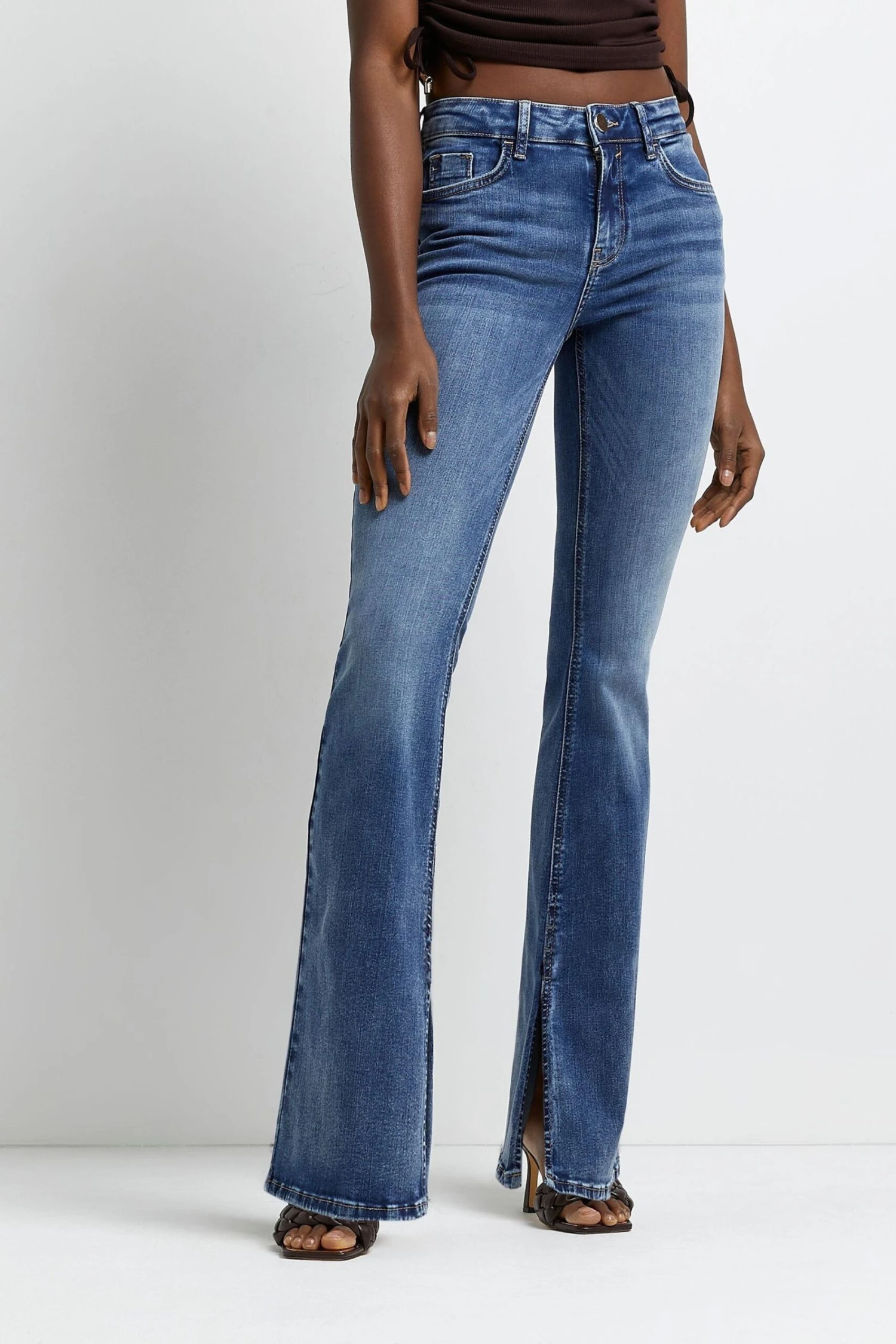 River Island Amelie Ausgestellte Jeans Mit Mittelhohem Bund 3 River Island Amelie Ausgestellte Jeans Mit Mittelhohem Bund