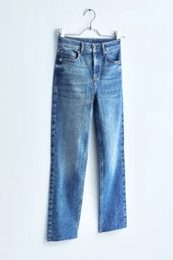 Own. Straight-Jeans Mit Mittelhohem Bund