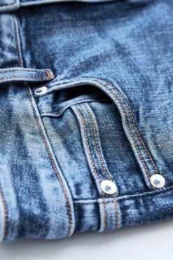 Own. Straight-Jeans Mit Mittelhohem Bund 17 Own. Straight-Jeans Mit Mittelhohem Bund -Next || RIVER ISLAND Verkaufsgeschäft U51858s8