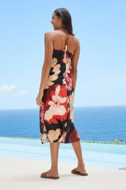 Sommerliches Midi-Trägerkleid Mit V-Ausschnitt Und Ringerrücken 9 Sommerliches Midi-Trägerkleid Mit V-Ausschnitt Und Ringerrücken -Next || RIVER ISLAND Verkaufsgeschäft U80 266s3