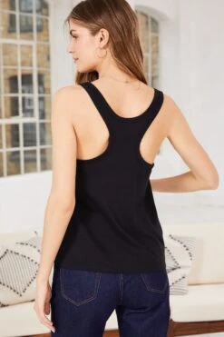 Baukjen Essentials Racerback-Tanktop Aus Baumwolle, Schwarz -Next || RIVER ISLAND Verkaufsgeschäft U86499s3