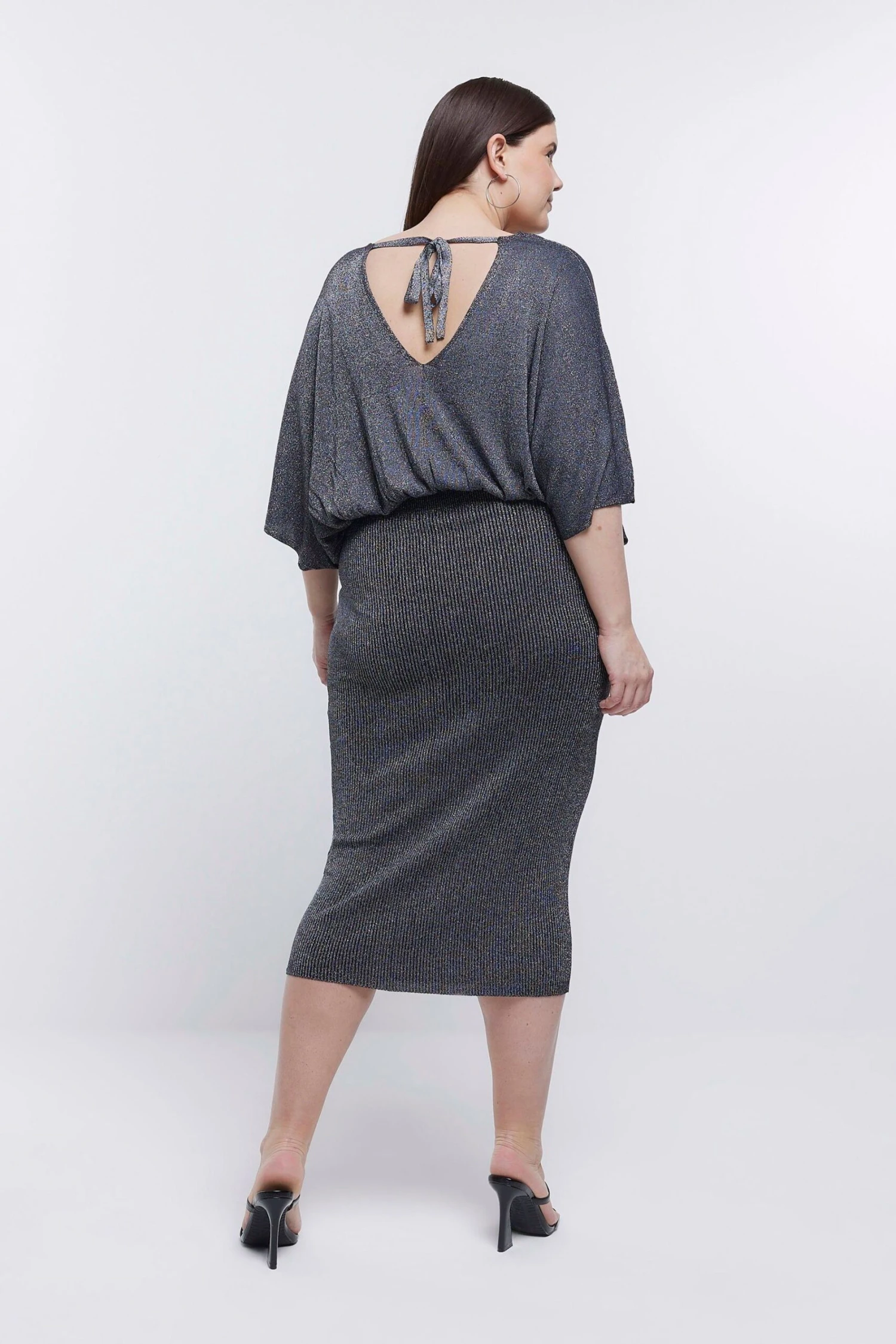 River Island Plus Midikleid Mit Fledermausärmeln, Anthrazitgrau 4 River Island Plus Midikleid Mit Fledermausärmeln, Anthrazitgrau – Bild 2